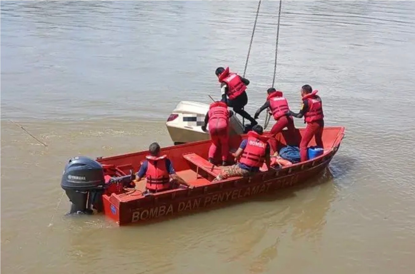 கார் ஆற்றில் பாய்ந்து ஆடவர் மரணம்