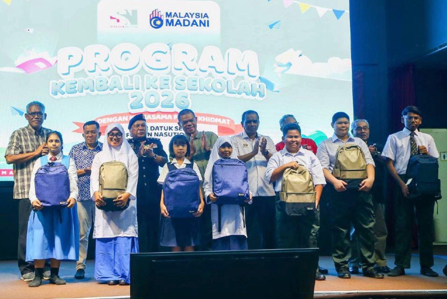 பணமில்லை என்று பிள்ளைகள் பள்ளிக்கூடத்திற்குச் செல்லாமல் இருக்கக்கூடாது - டத்தோ ஸ்ரீ சைஃபுடின் நசுத்தியோன்