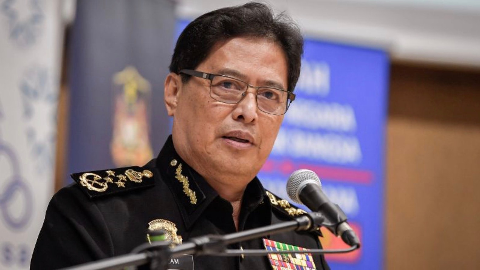 வியாழன், வெள்ளிக்கிழமை குற்றஞ்சாட்டப்படுவர் ஆல்பர்ட் தே, ஷாம்சுல் இஸ்கண்டார்