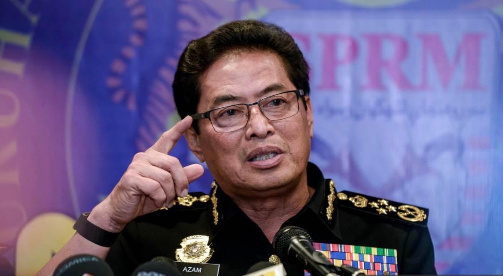 புலனாய்வு அதிகாரிகளையும், வழக்கை  நடத்திய பிராசிகியூஷன் அதிகாரிகளையும் அஸாம் பாக்கி பாராட்டினார்