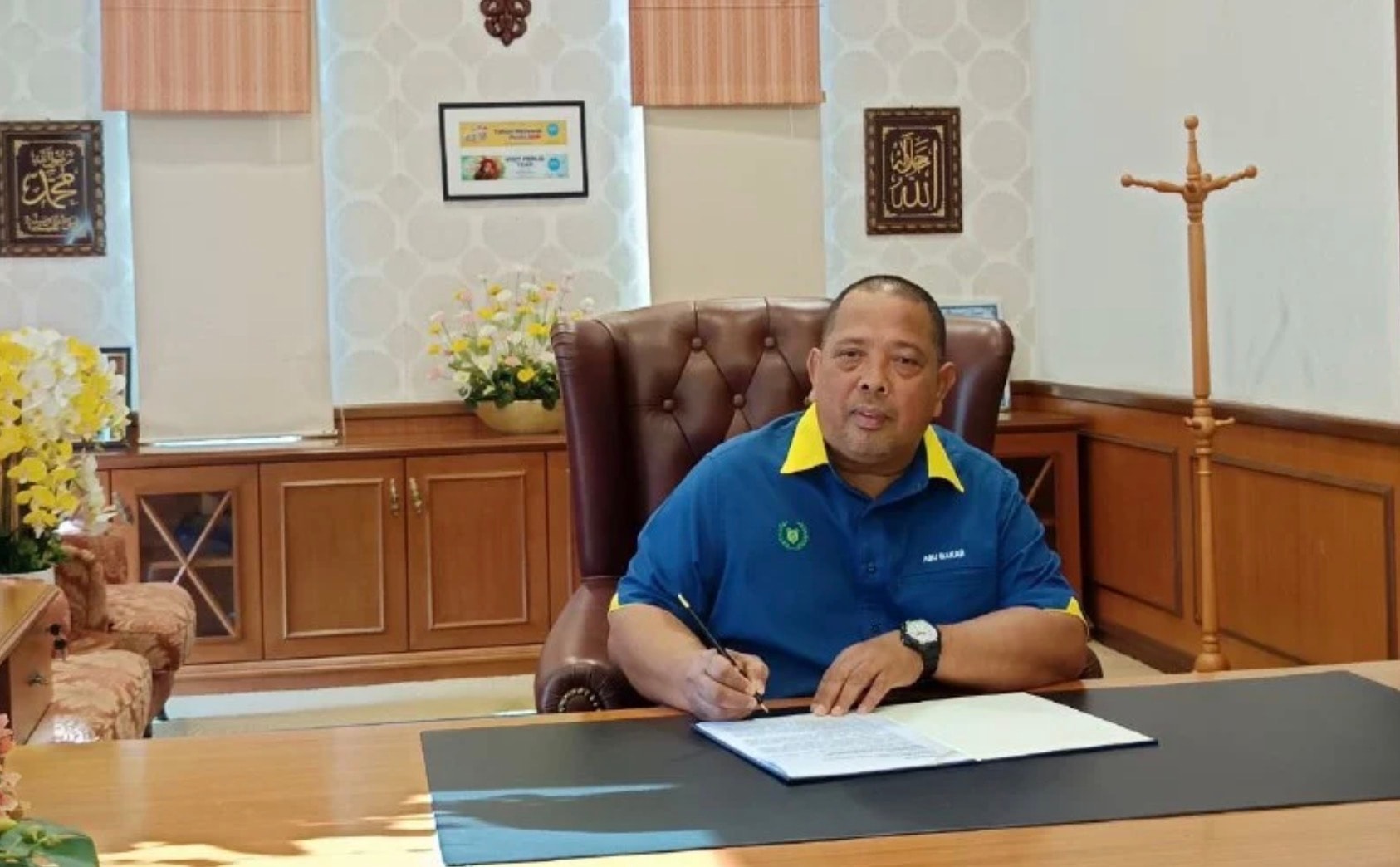 பெர்லிசில் ஐவர் கொண்ட ஆட்சிக் குழுவை அமைக்கிறார் புதிய மந்திரி பெசார் அபு பாக்கார்