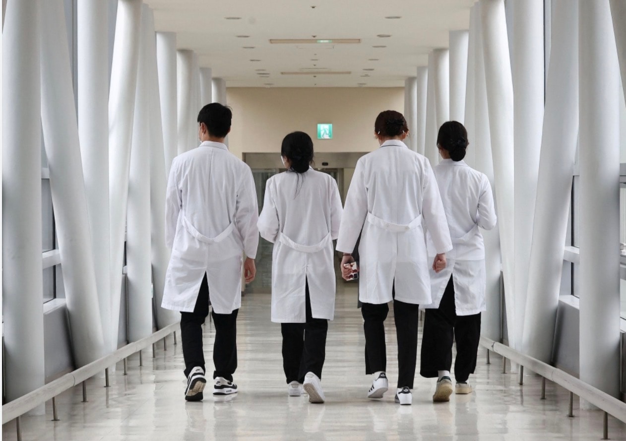 மருத்துவர்களின் சம்பளத்தில் கை! சபா, சரவாக்கில் சுகாதாரத்துறை முடங்கும் அபாயம் - எம்எம்ஏ எச்சரிக்கை!