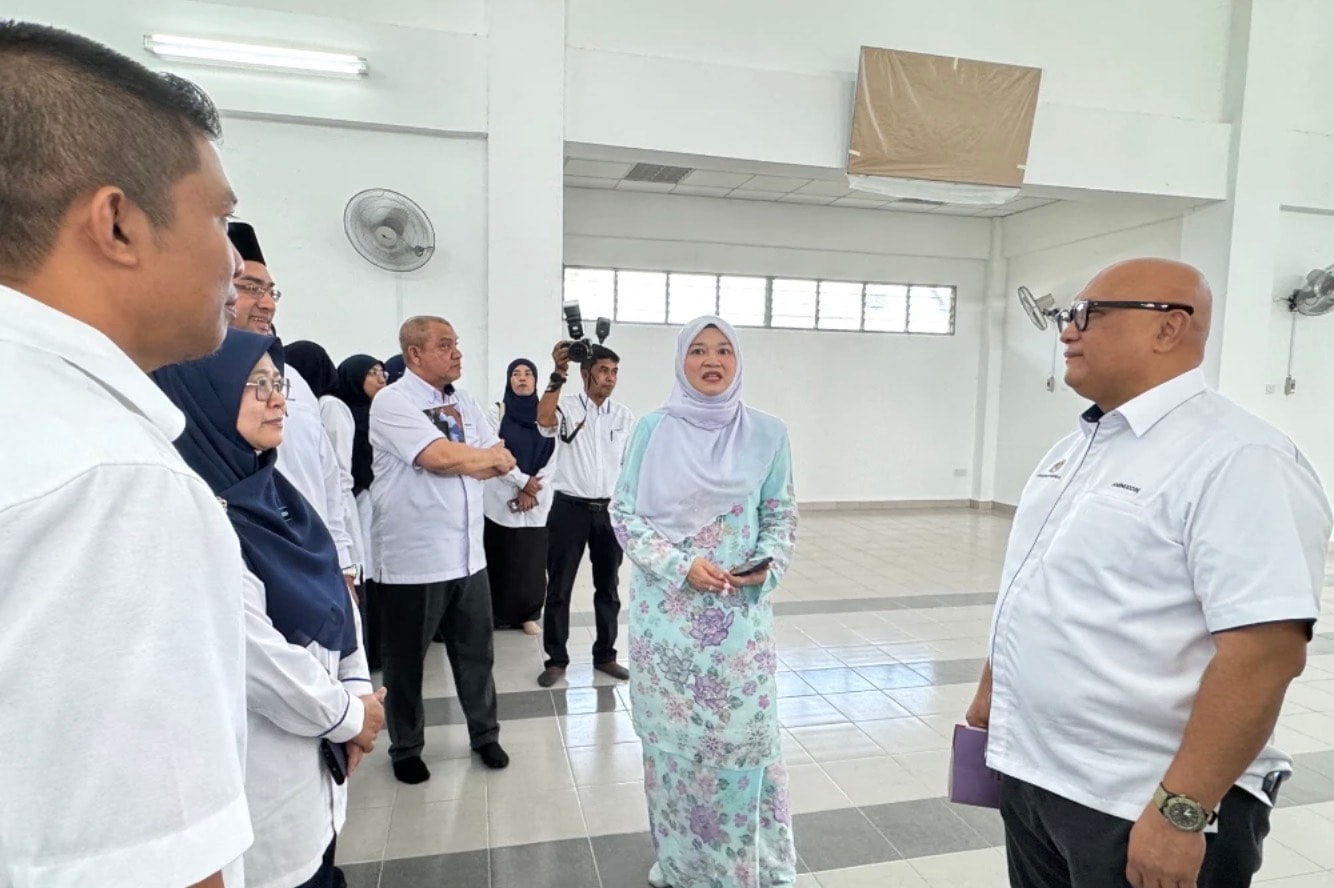 பிரம்படி உட்பட 10 அதிரடித் தீர்மானங்களை ஆராய்கிறது கல்வி அமைச்சு!