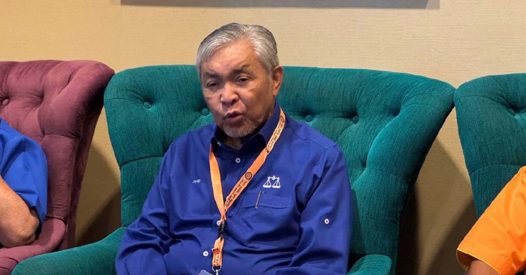 ஒன்று நீங்களாக விலகுங்கள், இல்லையெனில் நாங்கள் முடிவெடுப்போம்!" – ம.இ.கா-வுக்கு ஸாஹிட் ஹமிடி கடும் எச்சரிக்கை!