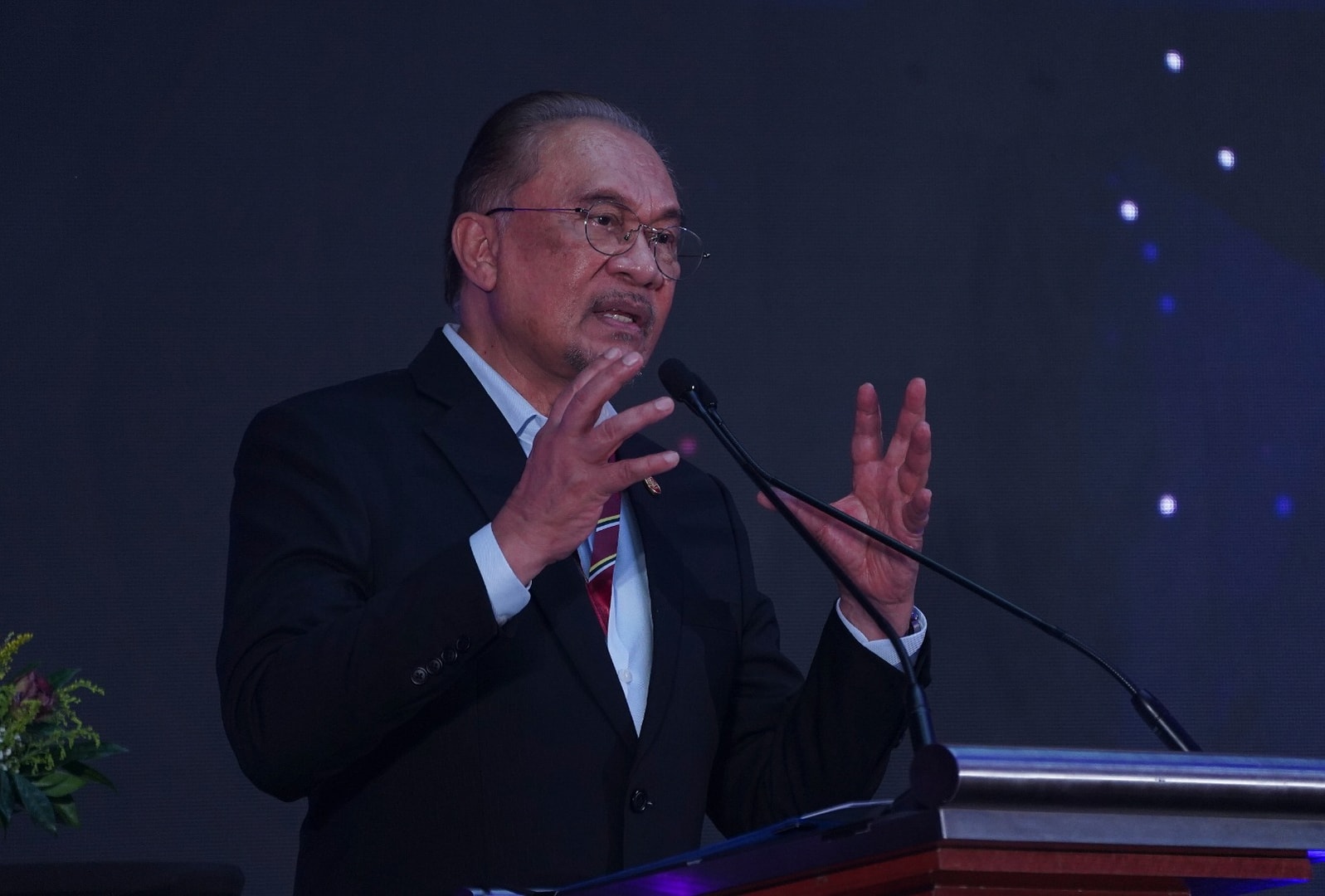 அமைச்சரவையில் சிறிய மாற்றம்: கோடி காட்டினார் பிரதமர்