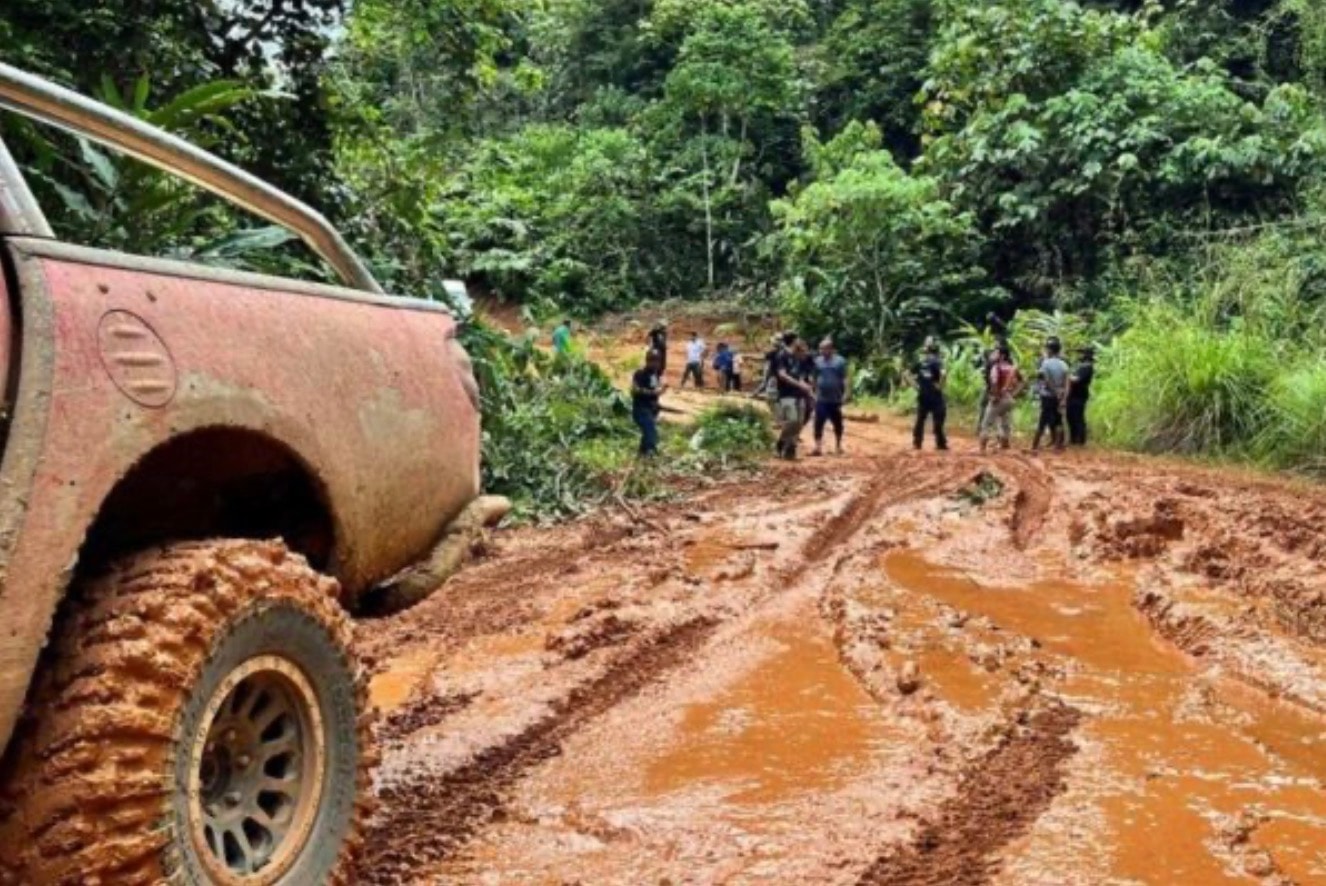 நகரத்திலிருந்து கிராமத்திற்குத் திரும்ப 40 ஓராங் அஸ்லி மாணவர்கள் 90 கிலோமீட்டர் தூரம் நடந்தே சென்றனர்