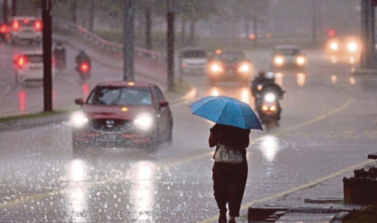 எச்சரிக்கை: கிழக்குக் கடற்கரை மாநிலங்களில் தொடர்ந்து கனமழைக்கு 'ஆரஞ்சு' அறிவிப்பு!