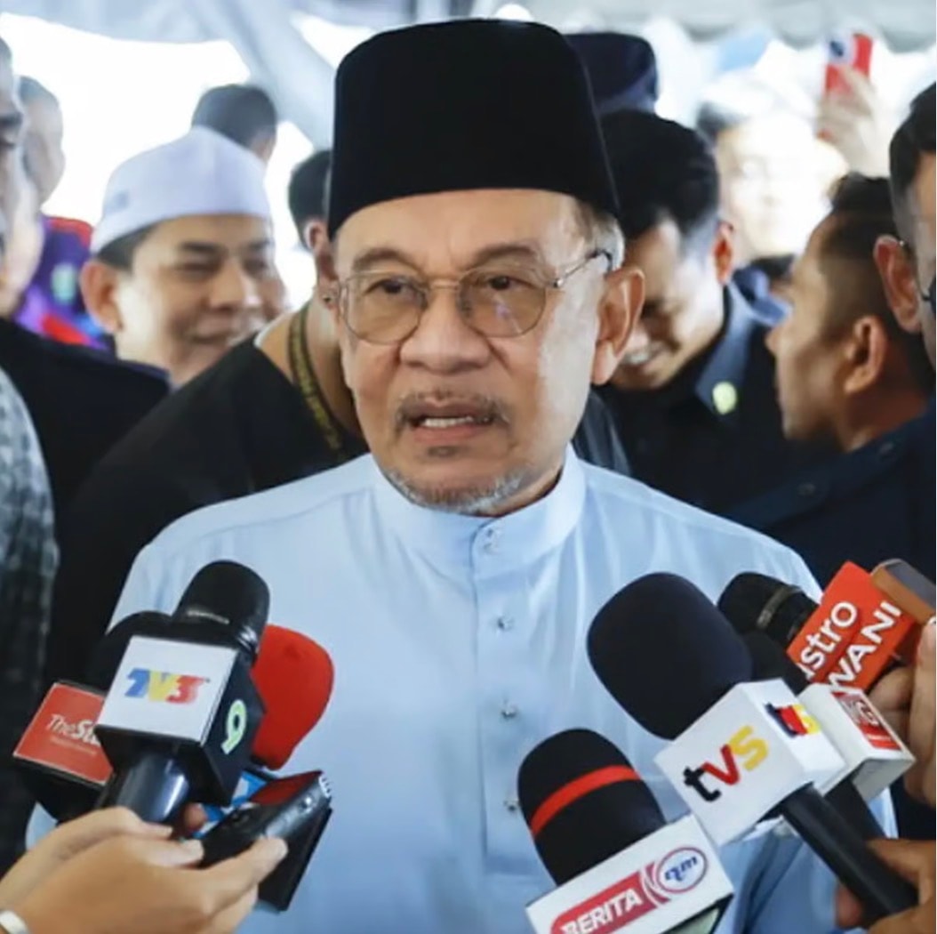 விமர்சகர்களை விசாரணை செய்ய வேண்டாம்