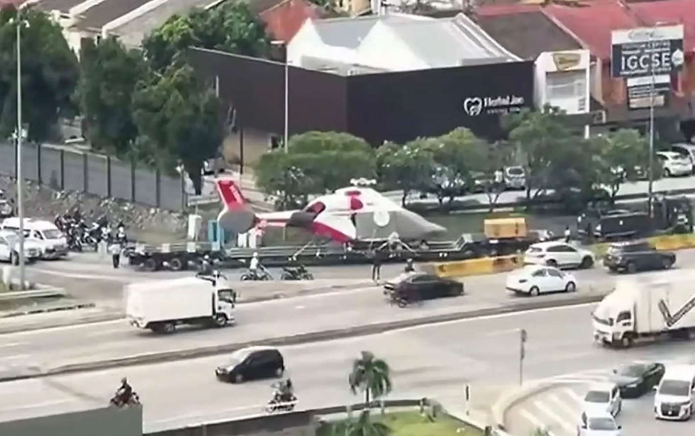 டிரைலர் லோரி ஹெலிகாப்டரை ஏற்றி வந்த சம்பவம் விசாரணை செய்யப்பட்டு வருகிறது