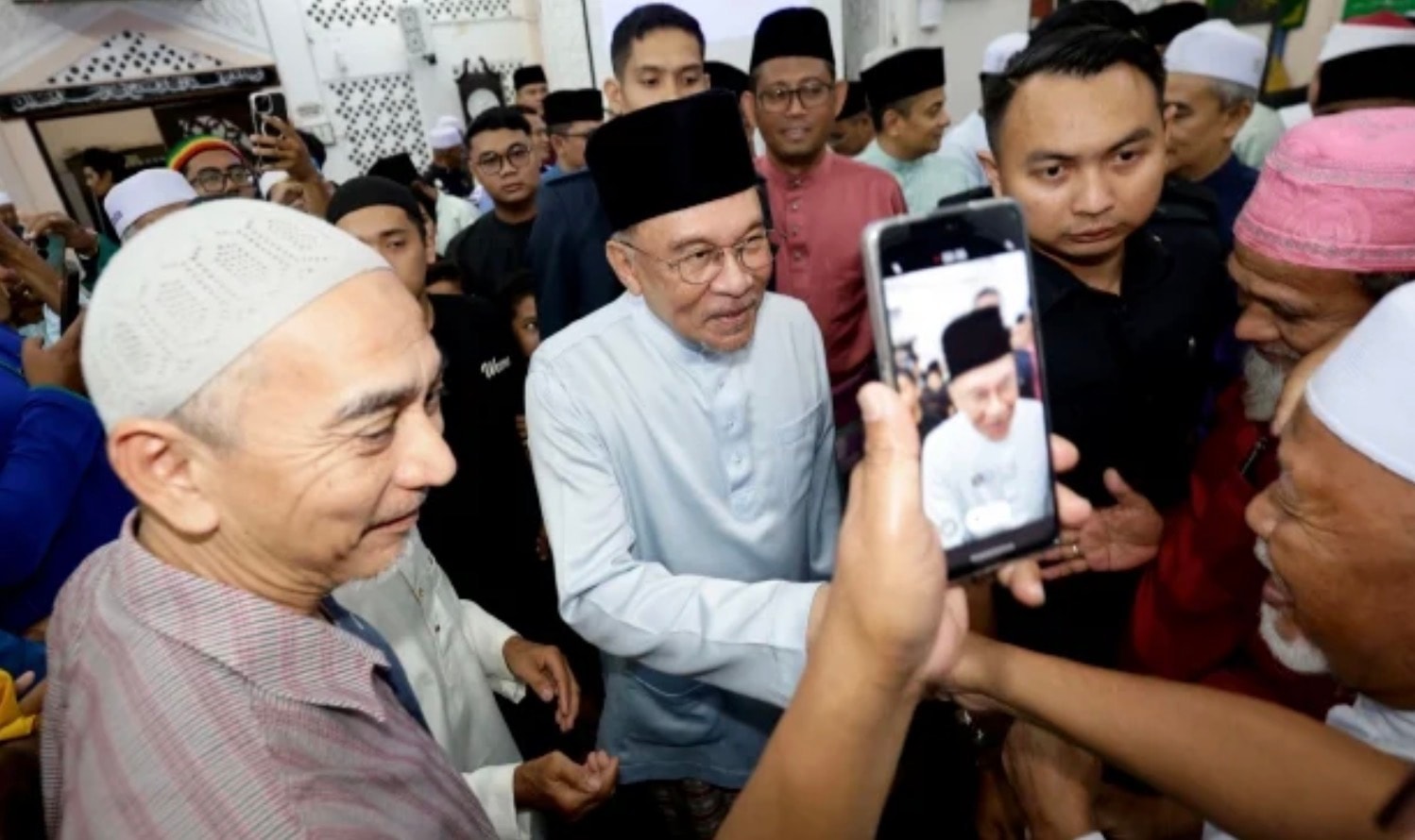 இரமலான் சந்தை: "இனி முகவர்களுக்கு இடமில்லை!" – பிரதமர் அன்வார் இப்ராஹிம் அதிரடி உத்தரவு!