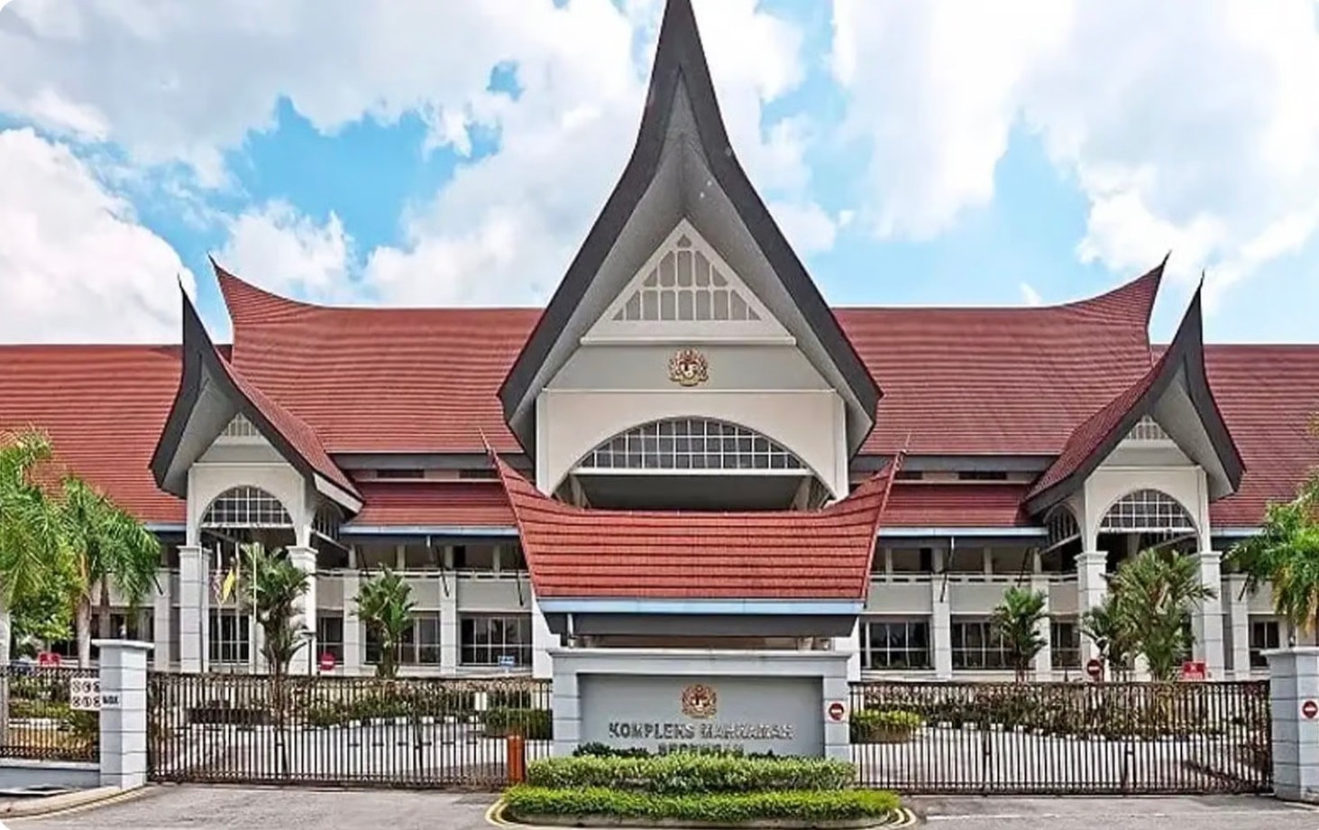 4 மாணவர்கள் மீது பாலியல் வன்கொடுமை: ஆரம்பப் பள்ளி ஆசிரியர் மீது நீதிமன்றத்தில் குற்றச்சாட்டு