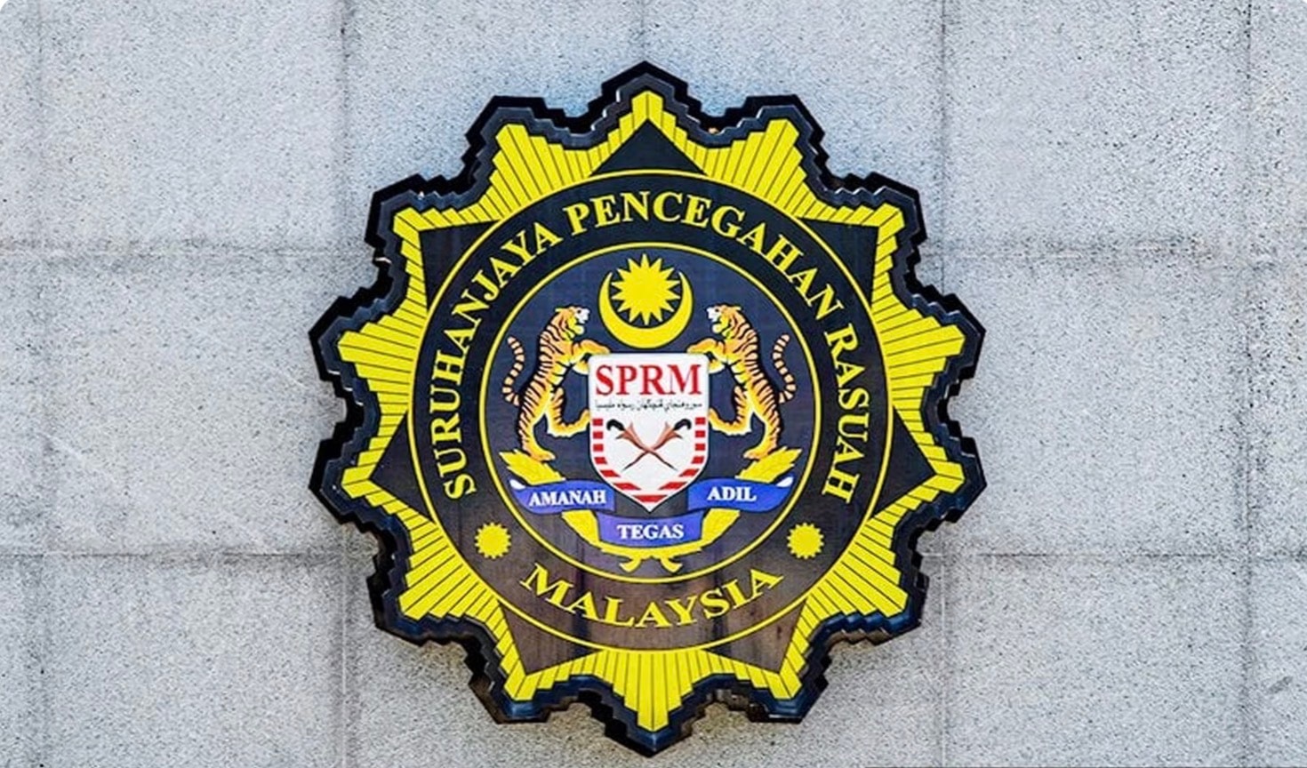 கடற்படை உயர் அதிகாரி மீதான ஊழல் விசாரணை: 21 வங்கிக் கணக்குகள், விடுதிகள் முடக்கம்