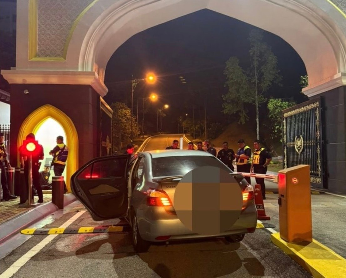 மது அருந்தி விட்டு காரைச் செலுத்தி இஸ்தானா நெகாரா பாதுகாப்புத் தடுப்பு மீது மோதியதாக பல்கலைக்கழக மாணவர் மீது குற்றச்சாட்டு