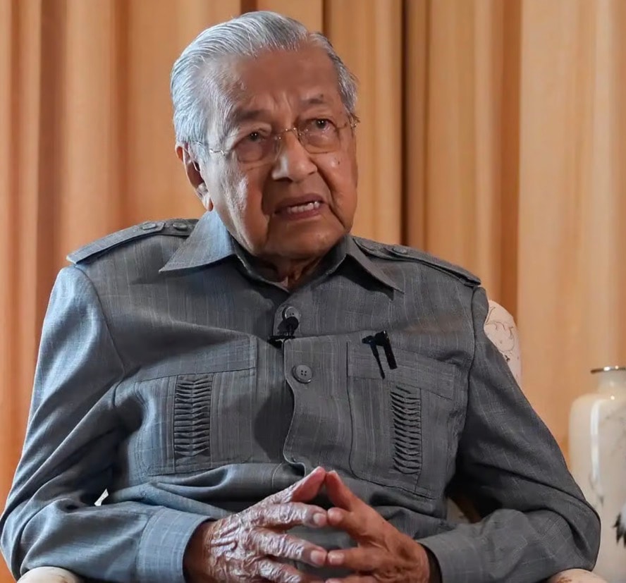 துன் மகாதீரின் உடல்நலத்தில் முன்னேற்றம்: மருத்துவக் குழுவினர் திருப்தி