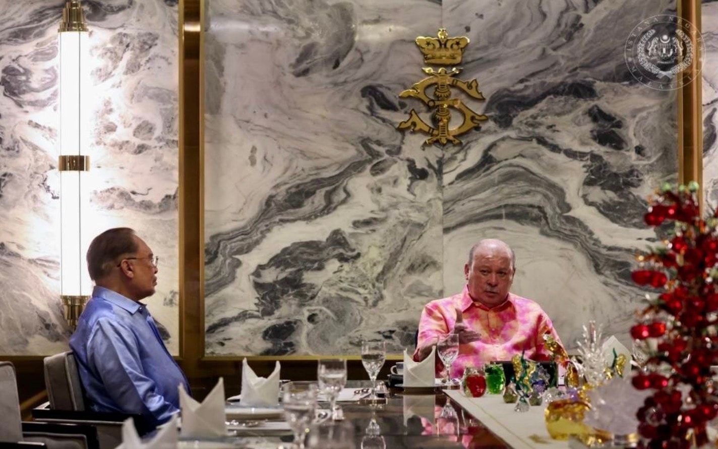 நாட்டின் தற்போதைய நிலவரங்கள் குறித்து பிரதமருடன் மாமன்னர் ஆலோசனை