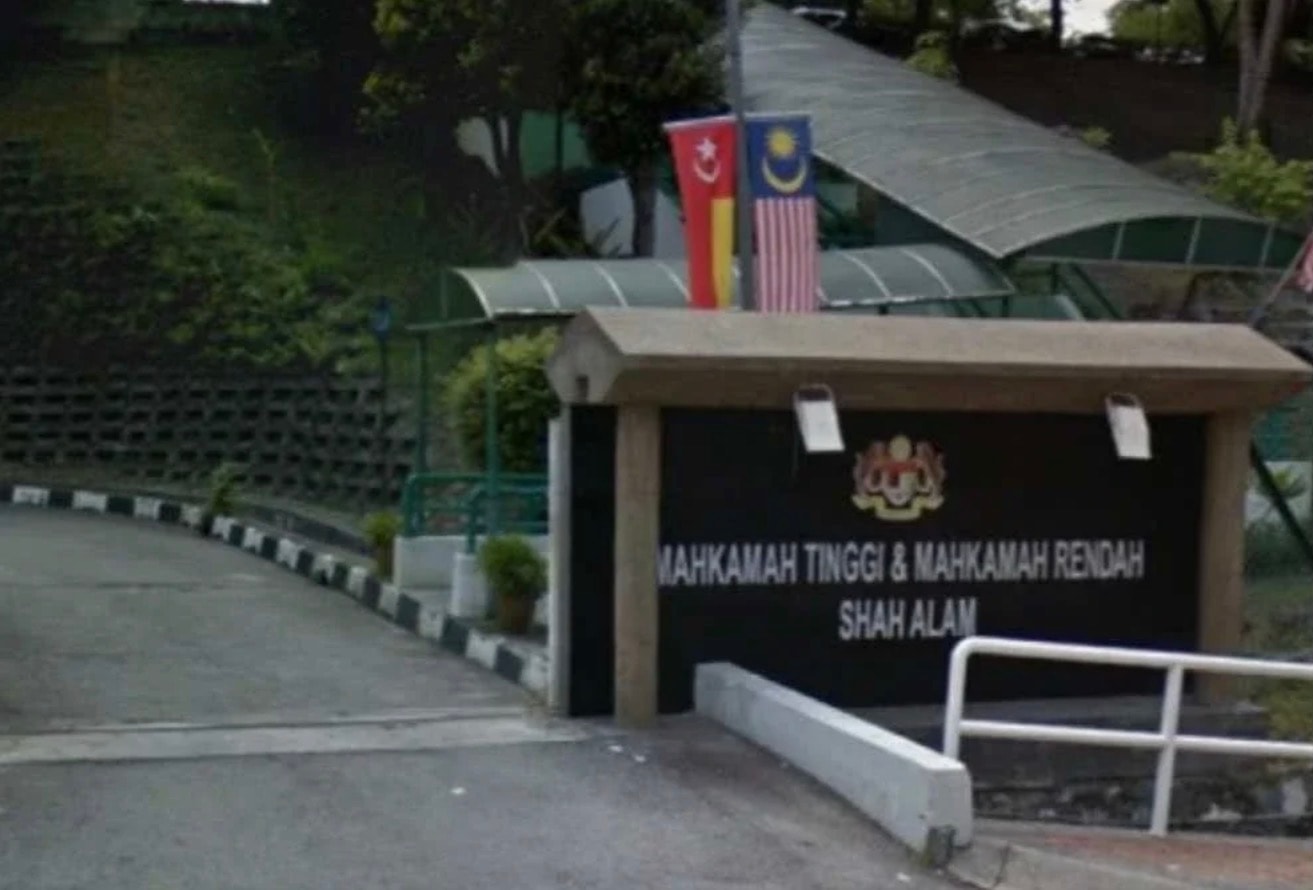 மனைவியுடன் சண்டை: 2 மாதக் குழந்தையைத் தரை தளத்தில் வீசிக் கொன்ற தந்தைக்கு 16 ஆண்டுகள் சிறை