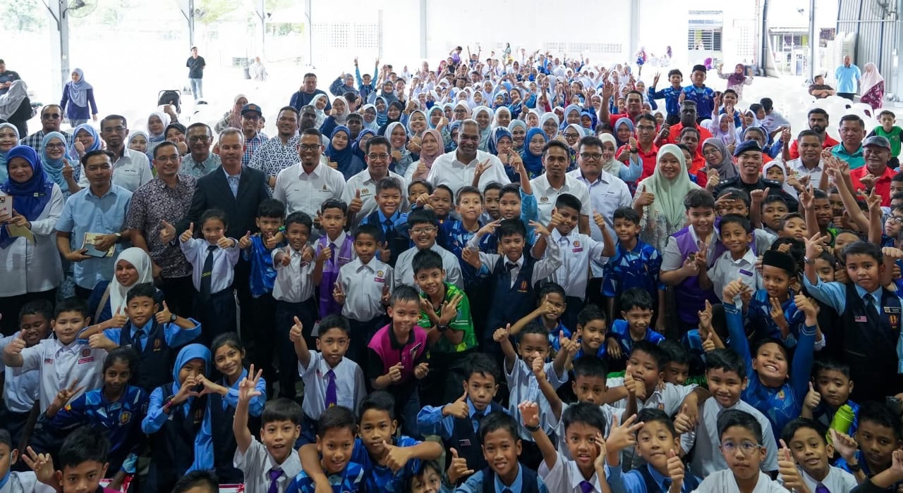 மாணவர்களுக்கான பள்ளித் தொடக்க நிதி உதவியைப் பெற்றோர்கள் நல்ல முறையில் பயன்படுத்திக் கொள்ள வேண்டும்