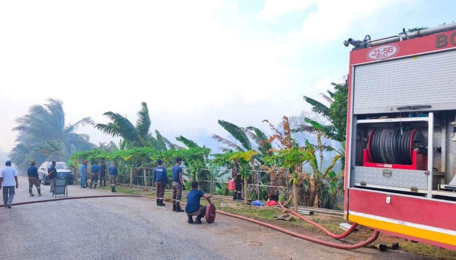 கோத்தா திங்கி காட்டுத் தீ: அடர் புகை மூட்டத்தால் 2 குடும்பங்கள் அவசரமாக வெளியேற்றம்!