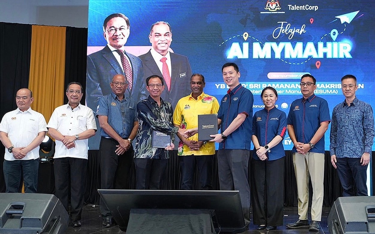 வேலையைத் தக்க வைக்க AI தொழில்நுட்பத்தைக் கற்றுக் கொள்ளுங்கள்: சுங்கை பூலோவில் அமைச்சர் ரமணன் அறிவுறுத்தல்