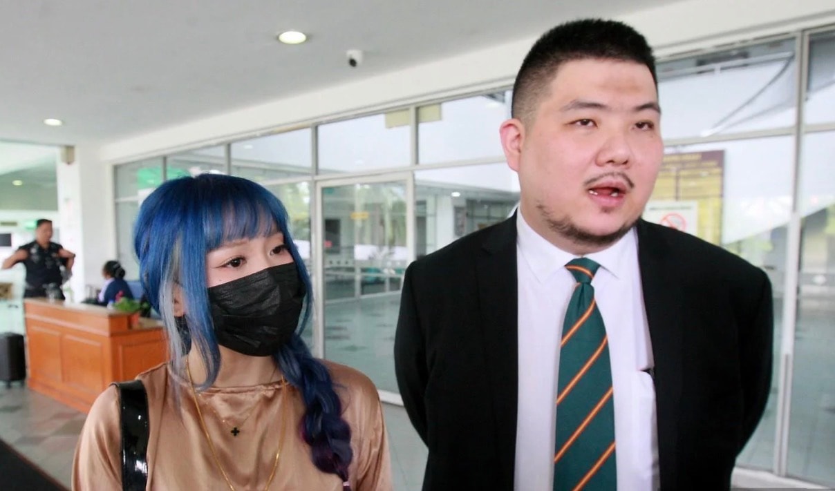 மார்பக அழகு சிகிச்சை தோல்வி: சிகையலங்கார நிபுணருக்கு 110,000 வெள்ளி இழப்பீடு வழங்க நீதிமன்றம் உத்தரவு