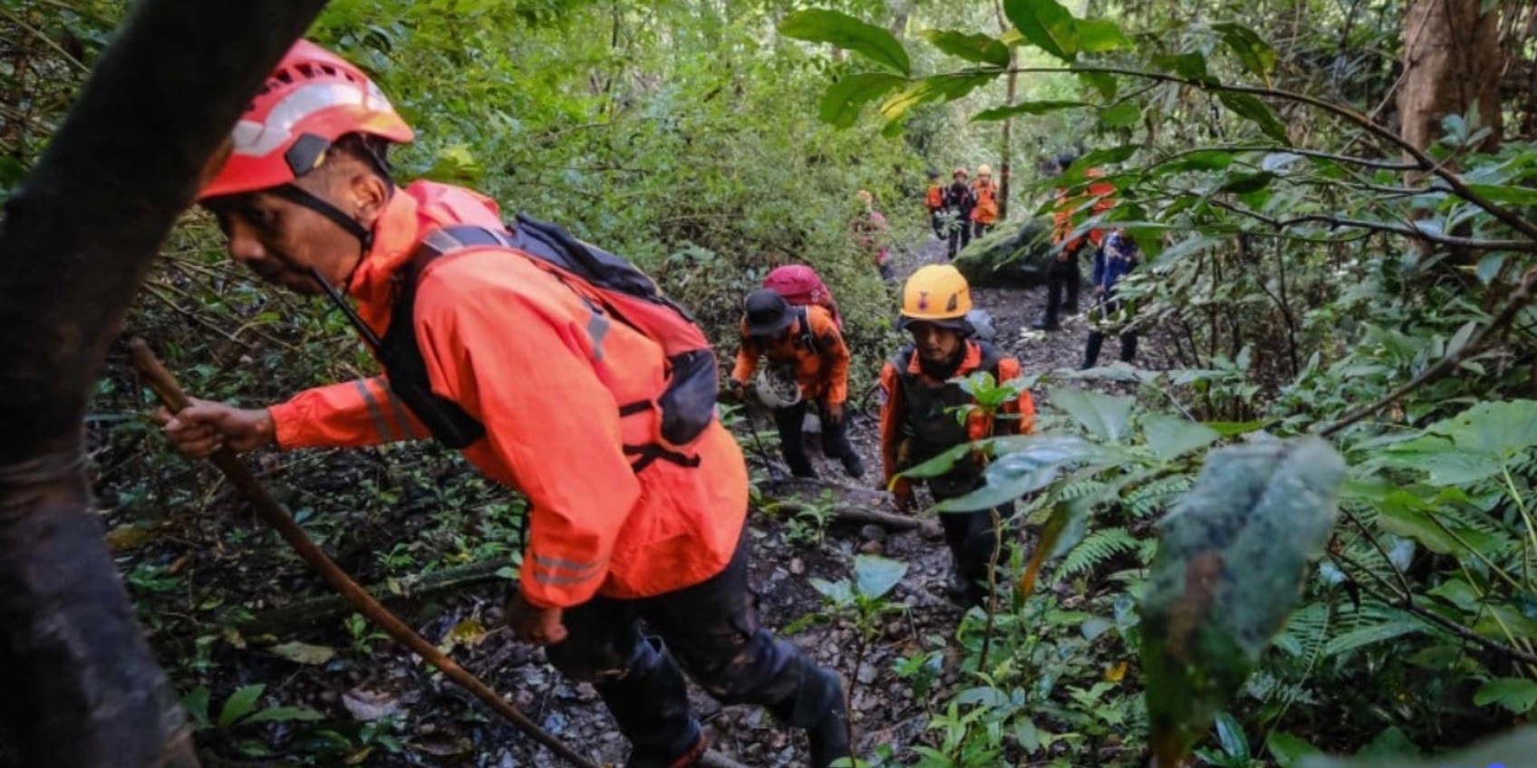 சுலாவேசி விமான விபத்து: செங்குத்தான பள்ளத்தில் ஒருவரது உடல் மீட்பு - மோசமான வானிலையால் சிக்கல்!