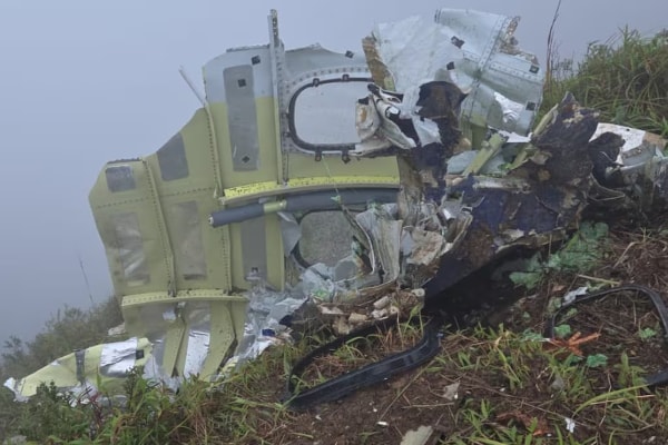 இந்தோனேசியாவில் மாயமான விமானத்தின் சில சிதைந்த பாகங்கள் மீட்பு