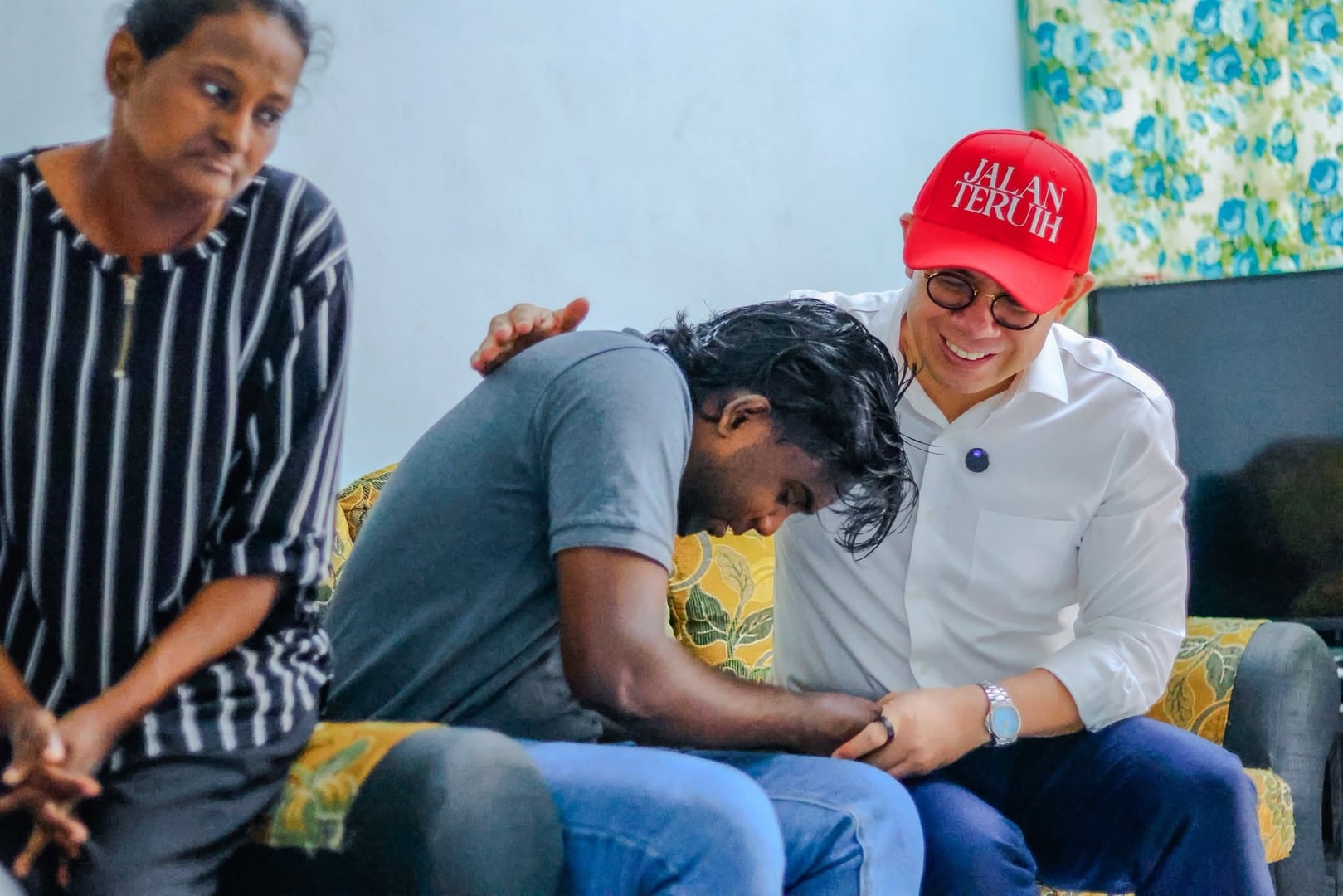 நிழலாய் நின்ற பெற்றோர் மறைவு... கண்ணீரில் தவித்த மாணவன்: கைகொடுத்துக் காத்த அமைச்சர் ஸ்டீவன் சிம்