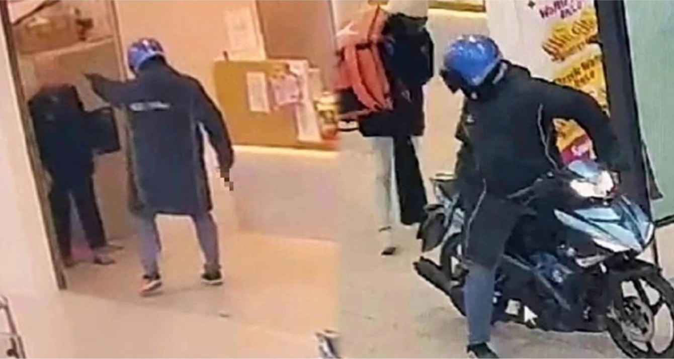 நீலாய் நகைக் கடையில் ஆயுதமேந்திய கொள்ளை: இரு ஆடவர்களுக்கு போலீஸ் வலைவீச்சு