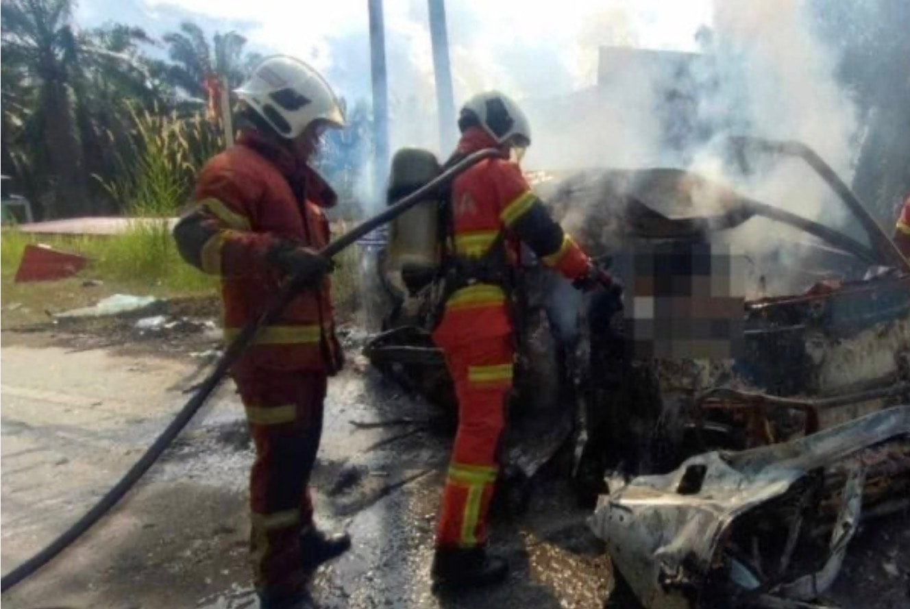 நான்கு வாகனங்கள் மோதி விபத்து: வேன் தீப்பிடித்ததில் ஓட்டுநர் உடல் கருகி பலி