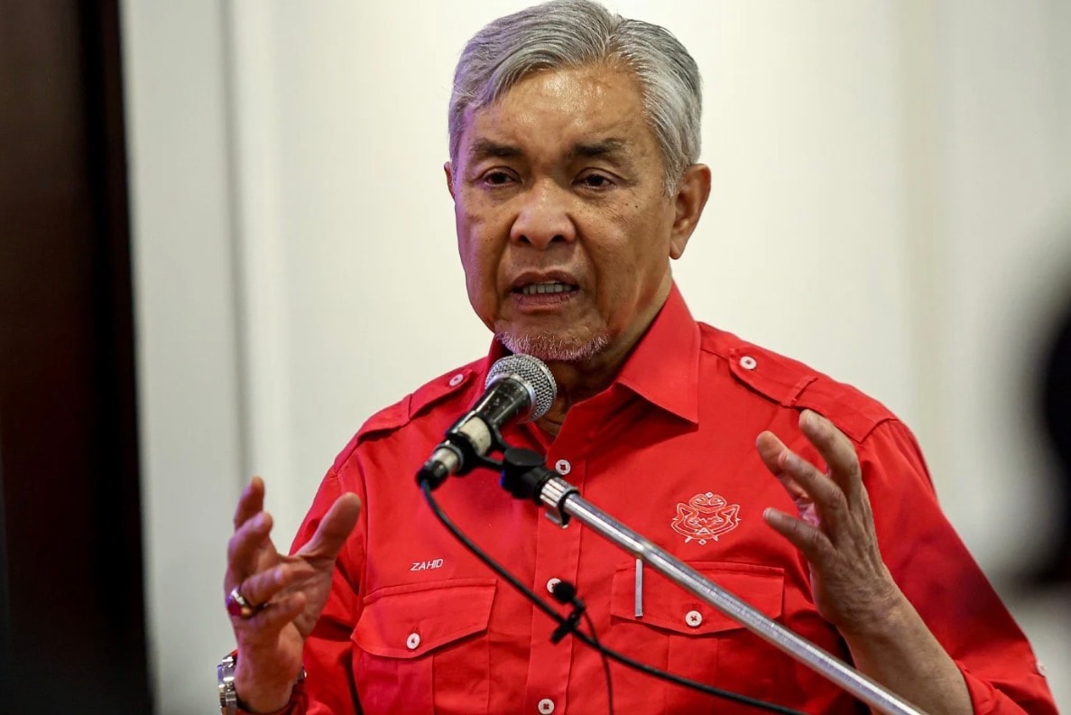 கோபித்துக் கொள்வதை நிறுத்திவிட்டு பாரிசான் நேஷனலிலேயே நீடியுங்கள்" - மஇகா மற்றும் மசீச-விற்கு ஸாஹிட் ஹமிடி அழைப்பு