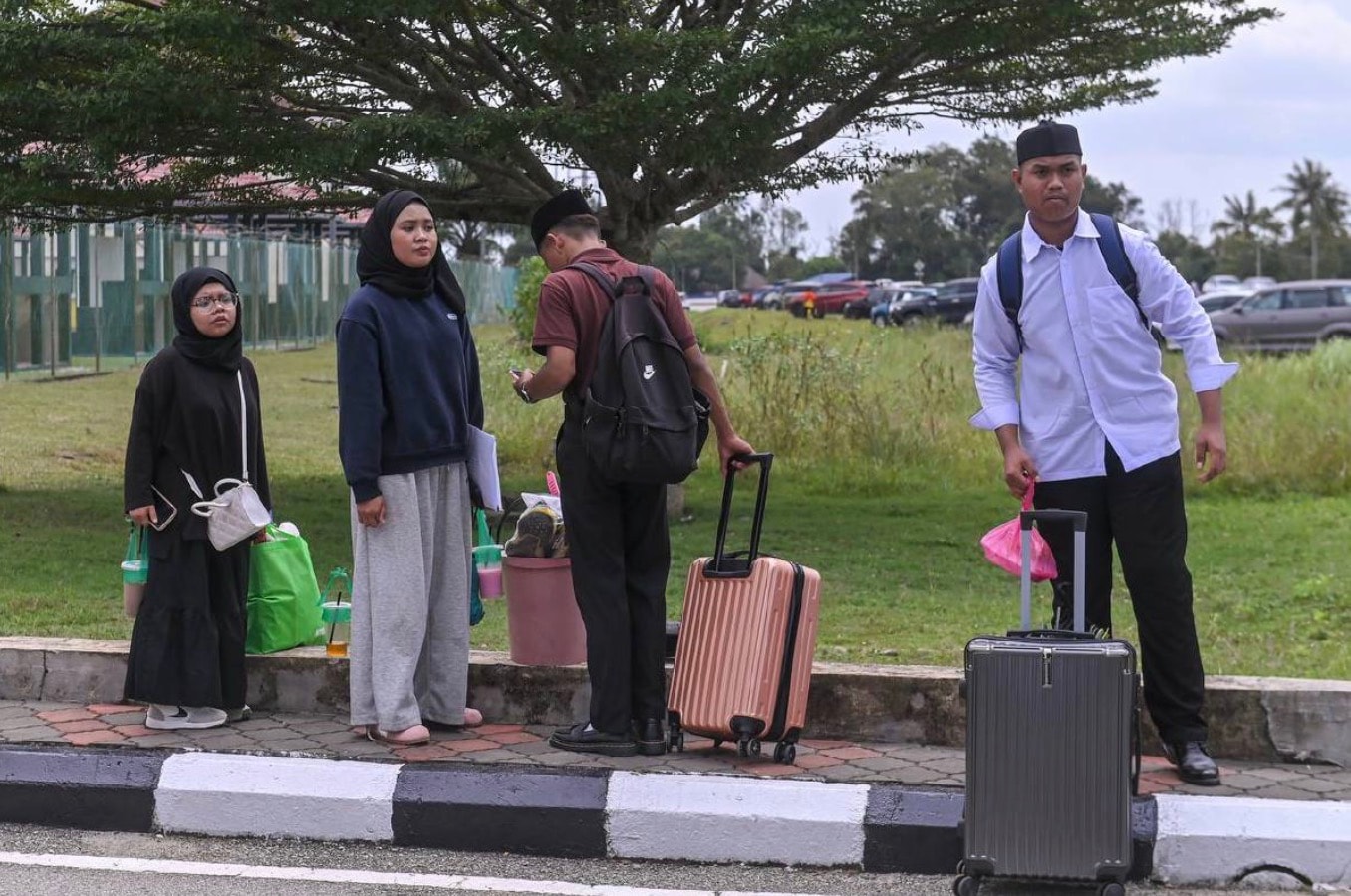 தேசிய சேவைப் பயிற்சி முகாமில் இட நெருக்கடி: 254 இளைஞர்கள் ஏமாற்றத்துடன் வீடு திரும்பினர்