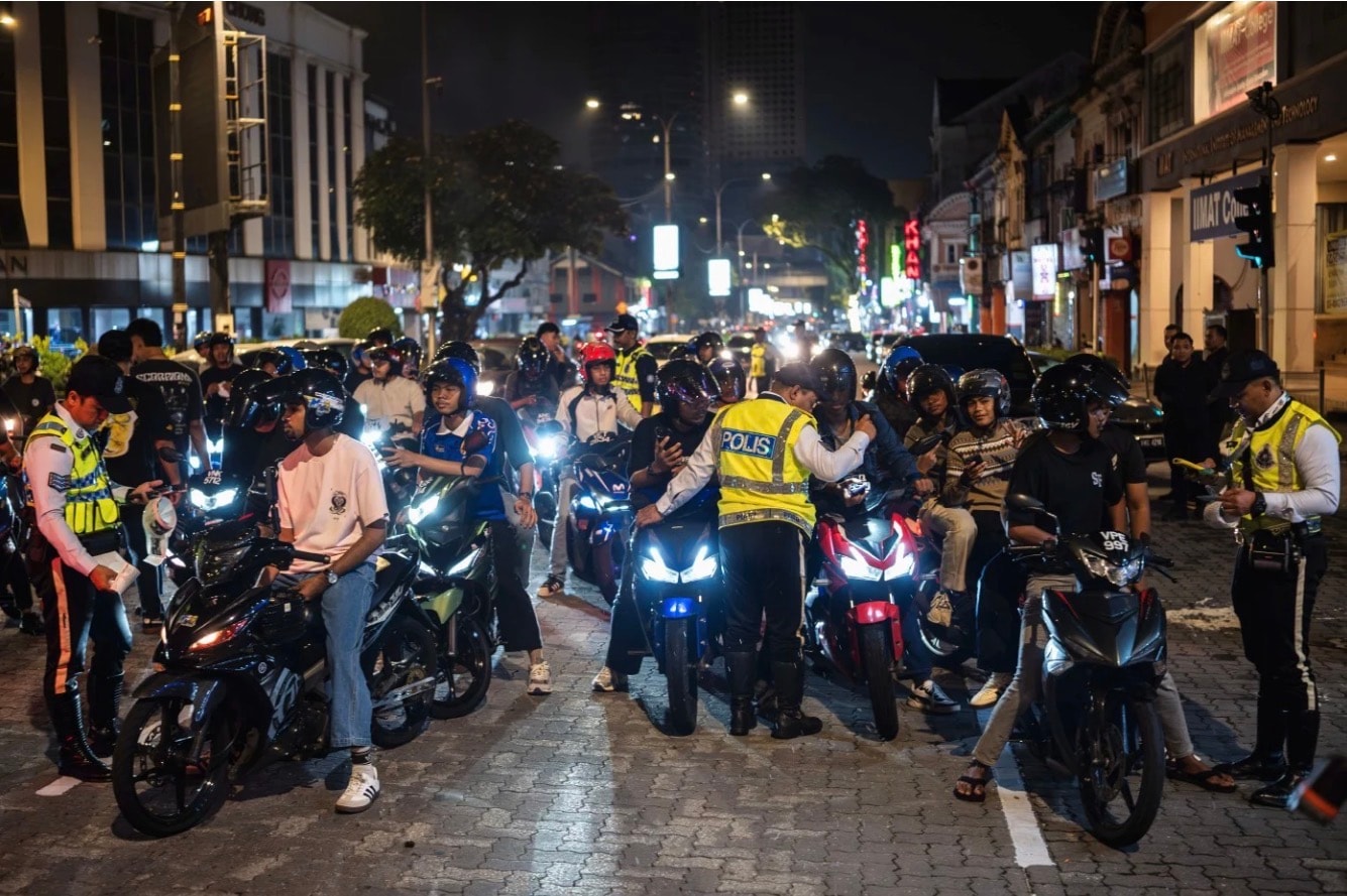 புத்தாண்டில் போக்குவரத்து விதிமீறல்களுக்காக 12,000 சம்மன்கள் – போலீஸ் தகவல்