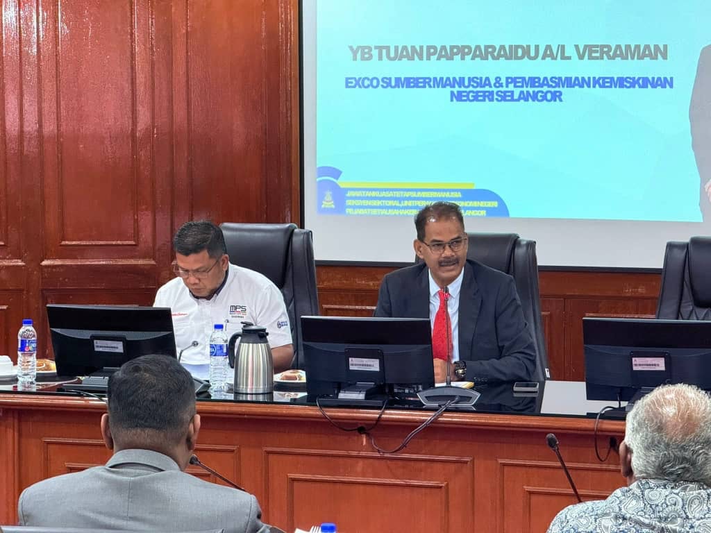 பத்துமலை மின்படிக்கட்டுத் திட்டம்: பக்தர்களின் வசதியா? தனிநபரின் ஆதாயமா? தேவஸ்தானத்தை நோக்கிப் பாய்ந்தார் ஆட்சிக்குழு உறுப்பினர் பாப்பாராய்டு  