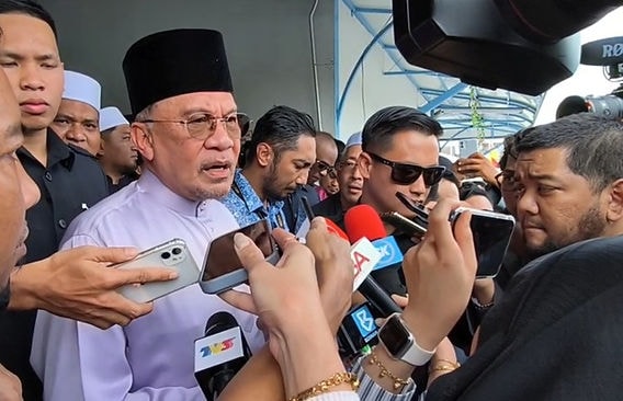 இந்தோனேசியாவிற்கு நிலம் தாரை வார்ப்பு: விளக்கம் அளிக்க வேண்டிய அவசியமில்லை என அன்வார் அதிரடி