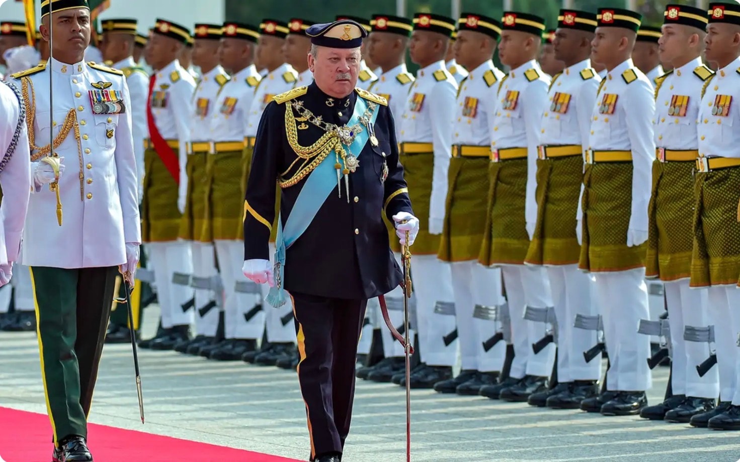 இராணுவ உயர்மட்ட ஊழல் தொடர்பாக மாமன்னர் சுல்தான் இப்ராஹிம் கடும் அதிருப்தி: மற்ற துறைகளிலும் ஊழல் பரவியிருக்கூடும் என கவலைத் தெரிவித்தார்