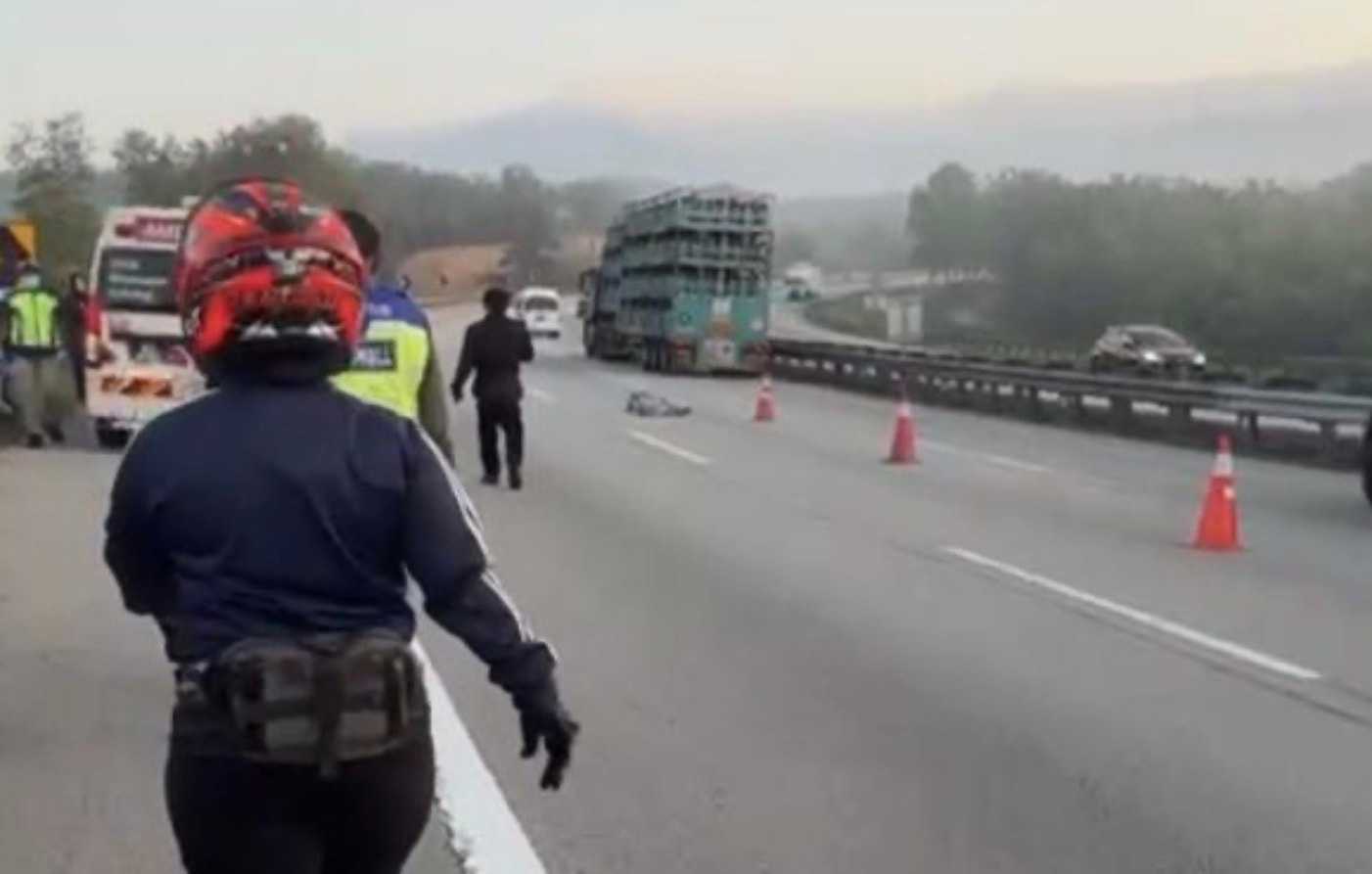 முந்திச் செல்ல முயன்ற போது விபத்து: இரண்டு வாகனங்களால் நசுக்கப்பட்ட பெண் சம்பவ இடத்திலேயே பலி