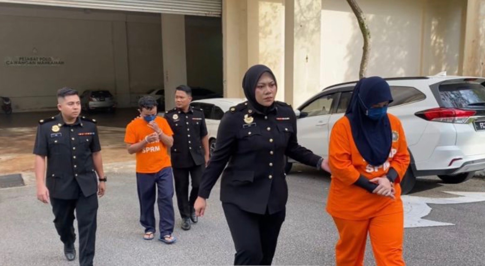 30,000 ரிங்கிட் லஞ்சம் பெற்றதாகச் சந்தேகம்: போலீஸ்  அதிகாரி மற்றும் அவரது தம்பி 5 நாட்கள் தடுப்புக் காவல்