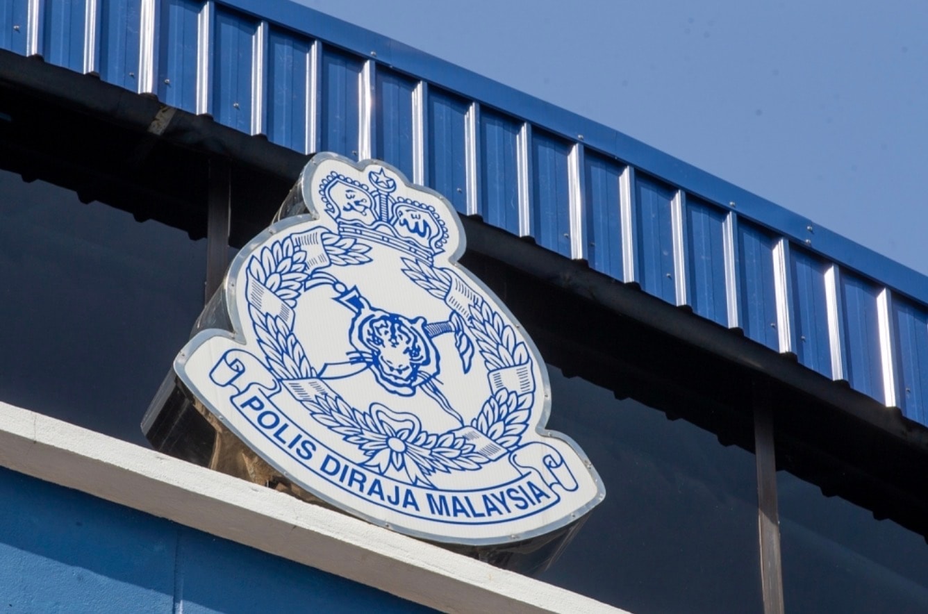 சொகுசு விடுதி நீச்சல் குளத்தில் விபரீதம்: மயங்கிய நிலையில் மீட்கப்பட்ட இரு சிறுவர்கள்!