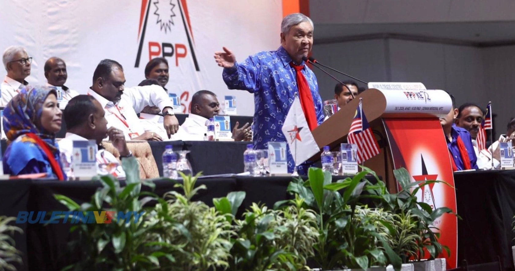 பிளவு முடிவுக்கு வந்தது: தேசிய முன்னணியில் ம.இ.கா தொடர்ந்து நீடிப்பதை உறுதிப்படுத்தினார் ஸாஹிட் ஹமிடி!