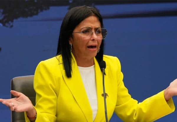 வெனிசுலாவில் இடைக்கால அதிபர் நியமனம்