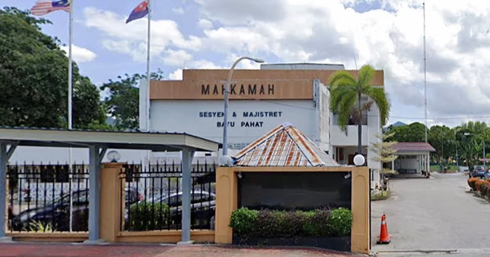 தனது மனைவியைக் கேலி செய்தவரைத் தாக்கிய சிங்கப்பூர் ஆடவருக்கு 1,800 ரிங்கிட் அபராதம்