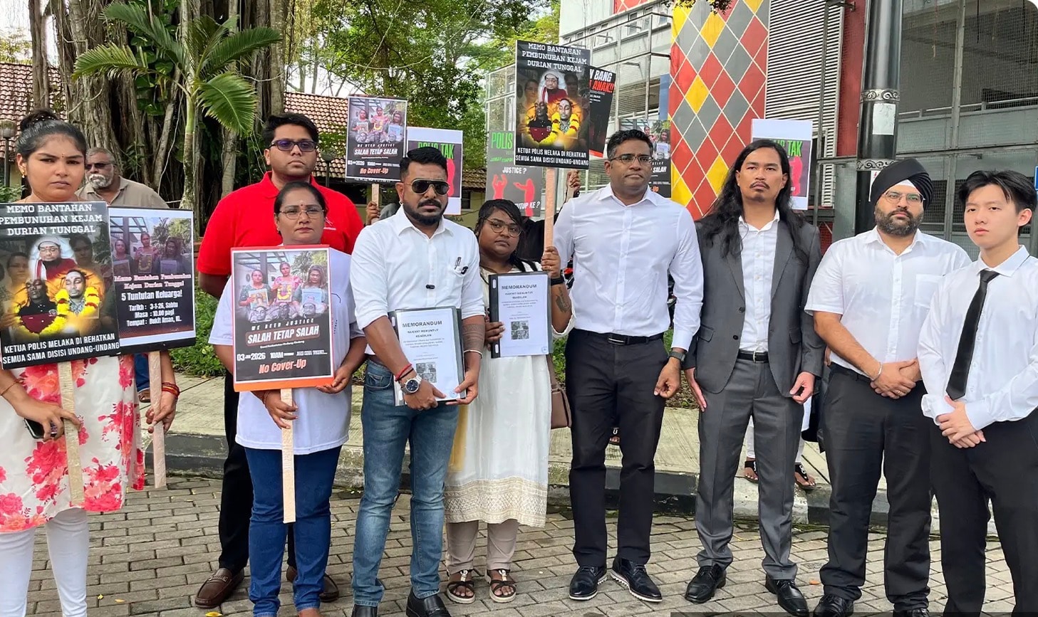 டுரியான் துங்கால் துப்பாக்கிச் சூட்டுச் சம்பவம்: 5 கோரிக்கைகளை முன்வைத்து 3 குடும்பங்கள் புக்கிட் அமானில் மகஜர்