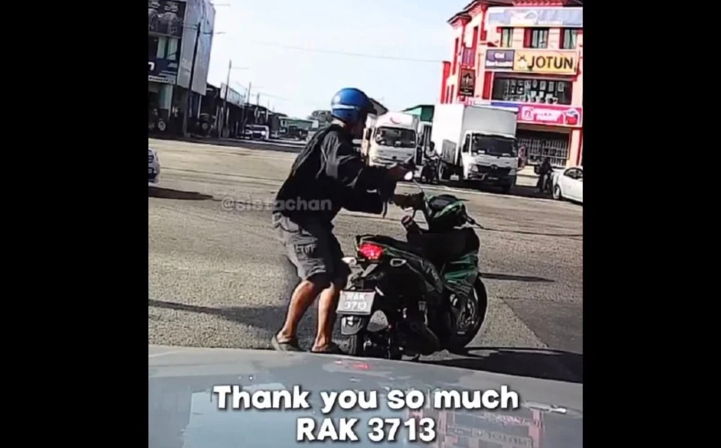 உயிரைப் பணயம் வைத்து பூனைக்குட்டியை மீட்ட மோட்டார் சைக்கிளோட்டிக்கு குவியும் பாராட்டுக்கள்