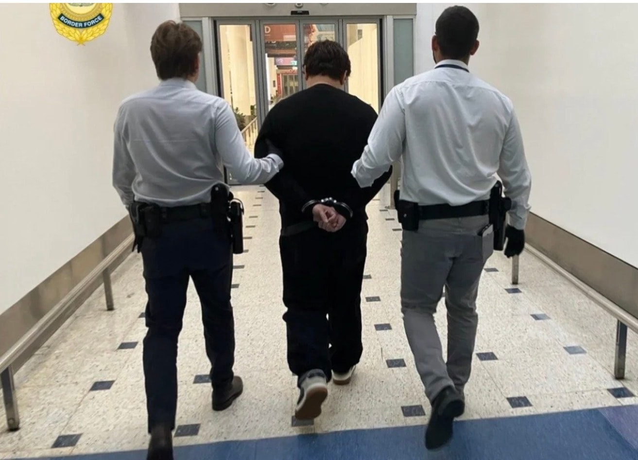 சிட்னியில் மலேசியரின் கைப்பேசியில் குழந்தை பாலியல் துஷ்பிரயோகப் படங்கள் கண்டறியப்பட்டதால் நாடு கடத்தப்பட்டார்