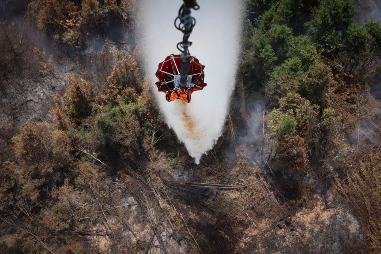 ஜோகூர்  கரிம மண் தீயை அணைக்க தீயணைப்பு படை  33,000 லிட்டர் தண்ணீரை ஊற்றியது