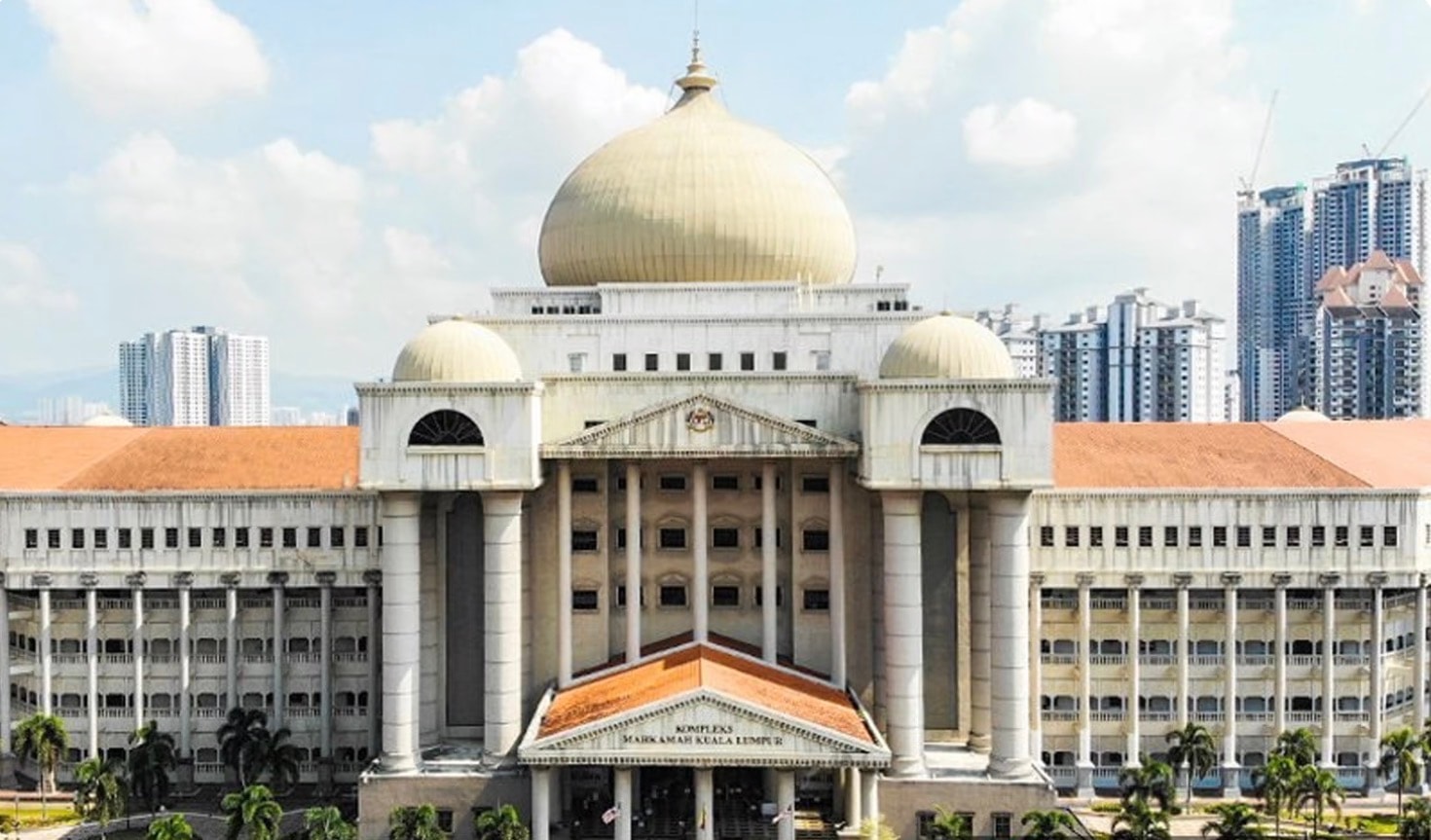 வளர்ப்புப் பேரனை 3-வது மாடியிலிருந்து தூக்கி வீசிக் கொன்ற நைஜீரிய ஆடவர்: மரணத் தண்டனை விதிப்பு