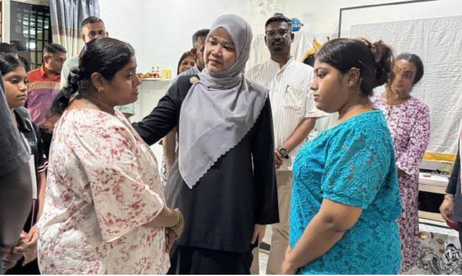 மறைந்த இராணுவப் பயிற்சி வீரர் இந்திரனின் குடும்பத்திற்கு கல்வி அமைச்சின் உதவி உறுதி