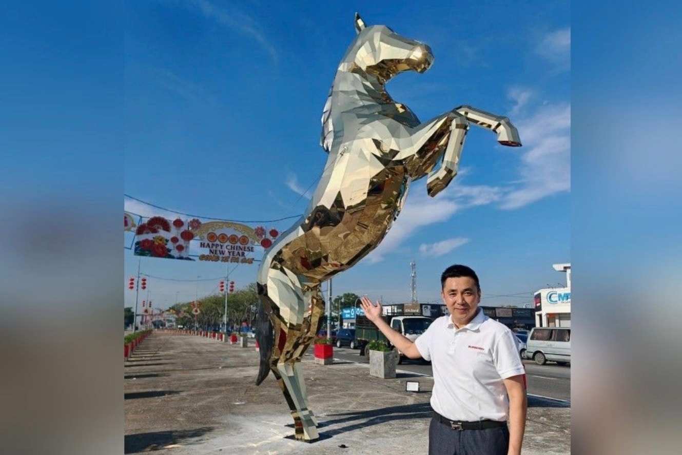 நிபோங் திபாலின் புதிய அடையாளம்: கம்பீரமாக எழும் பிரம்மாண்ட குதிரைச் சிற்பம்