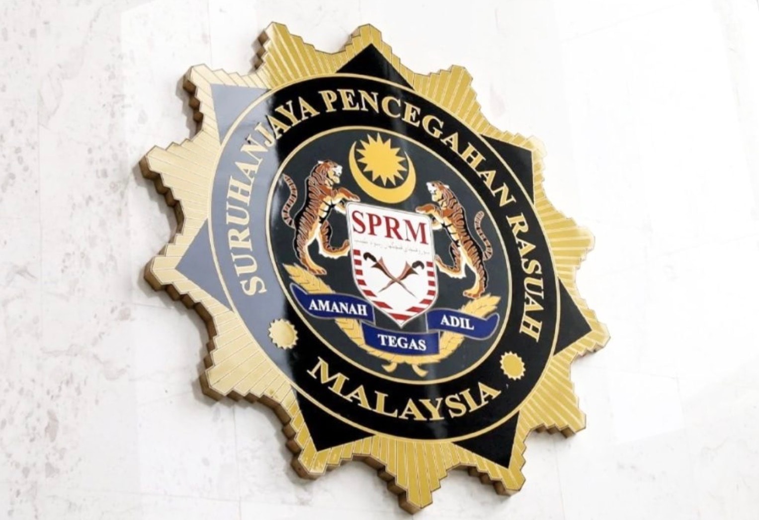 புளூம்பெர்க் அறிக்கை: தனிப்பட்ட விருப்பு வெறுப்புகளுக்கு இடமில்லை - ஊழல் தடுப்பு ஆணையம்  திட்டவட்டம்