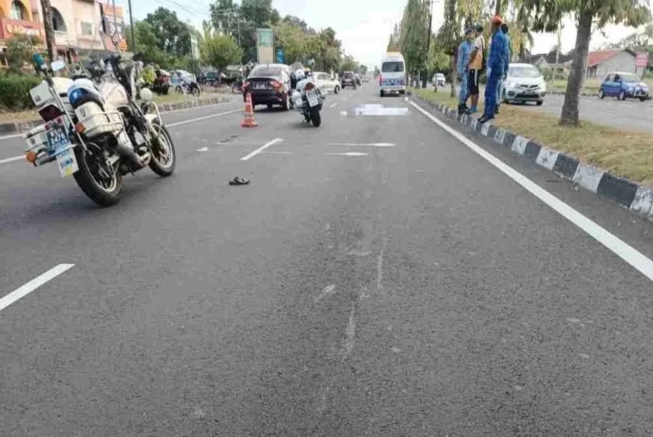 சாலையைக் கடந்த போது விபத்து: இல்லத்தரசி பரிதாப மரணம்